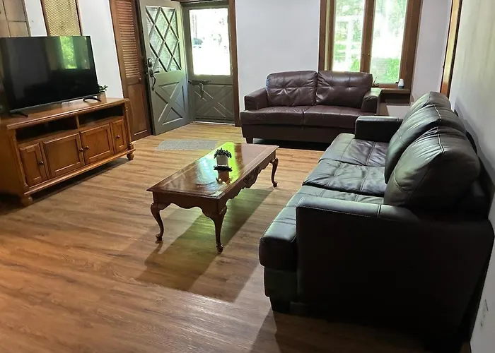 8 Acres Of Privacy Your Group Escape Rockford